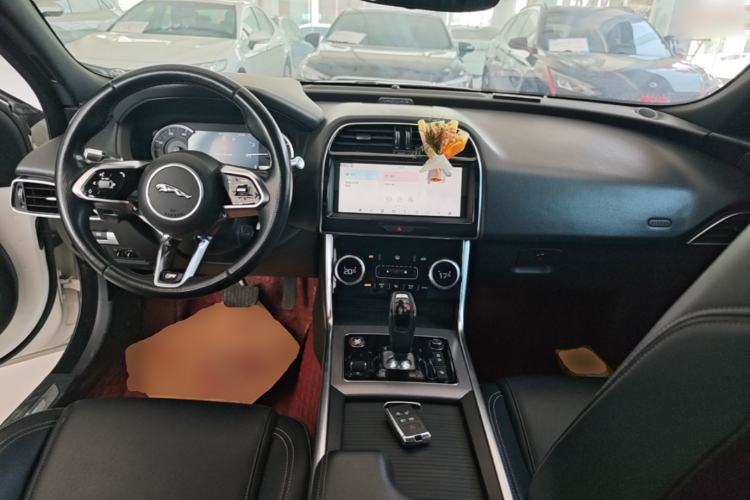 Used Jaguar XEL 2020 2.0T 200PS R-DYNAMIC Youth Sports Edition Center Console