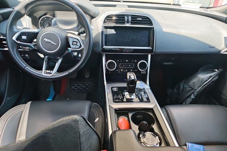 Used Jaguar XEL 2020 2.0T 200 PS R-DYNAMIC S Advanced Sport Edition Center Console