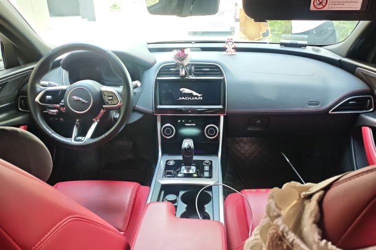 Used Jaguar XEL 2020 2.0T 200 PS R-DYNAMIC S Advanced Sport Edition Center Console