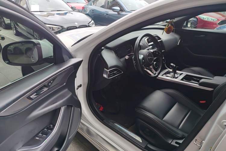Used Jaguar XEL 2020 2.0T 200PS R-DYNAMIC Youth Sports Edition Driver Seat