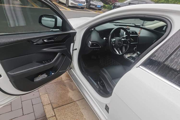 Used Jaguar XEL 2020 2.0T 200 PS S Advanced Elegance Edition Driver Seat