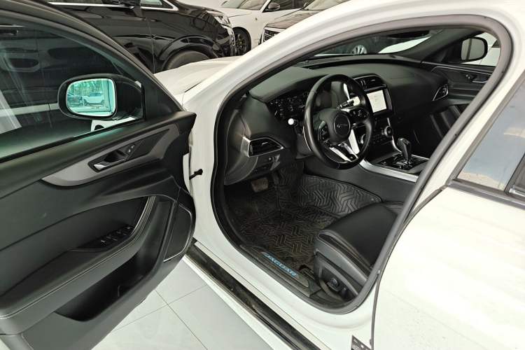 Used Jaguar XEL 2020 2.0T 200 PS R-DYNAMIC S Advanced Sport Edition Driver Seat