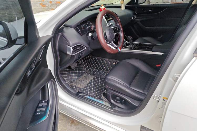 Used Jaguar XEL 2020 2.0T 200 PS S Advanced Elegance Edition Driver Seat