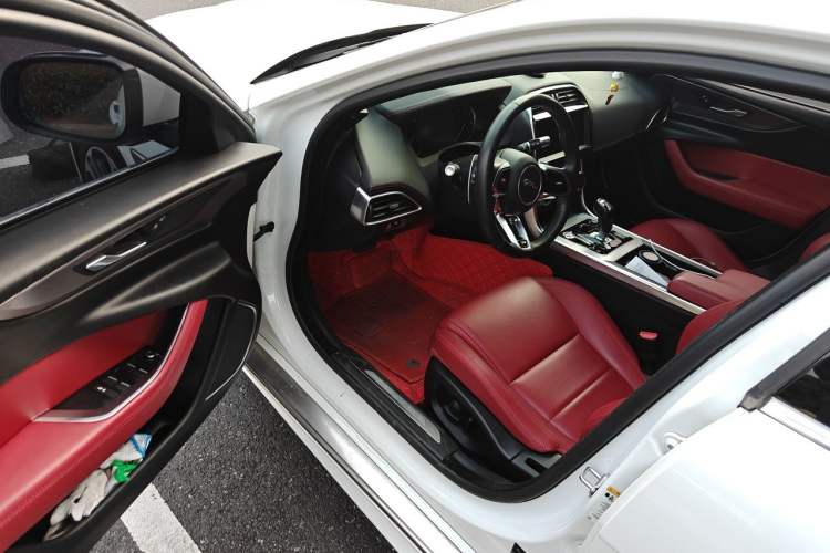 Used Jaguar XEL 2020 2.0T 200 PS R-DYNAMIC S Advanced Sport Edition Driver Seat