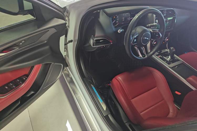 Used Jaguar XEL 2020 2.0T 200 PS R-DYNAMIC S Advanced Sport Edition Driver Seat