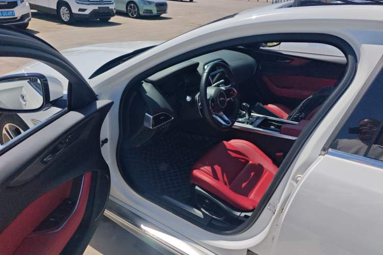 Used Jaguar XEL 2020 2.0T 200 PS R-DYNAMIC S Advanced Sport Edition Driver Seat