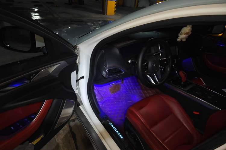 Used Jaguar XEL 2020 2.0T 200 PS R-DYNAMIC S Advanced Sport Edition Driver Seat