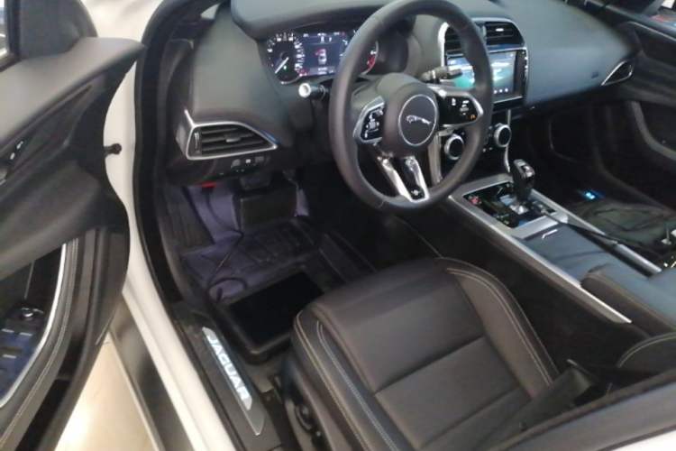 Used Jaguar XEL 2020 2.0T 200 PS R-DYNAMIC S Advanced Sport Edition Driver Seat