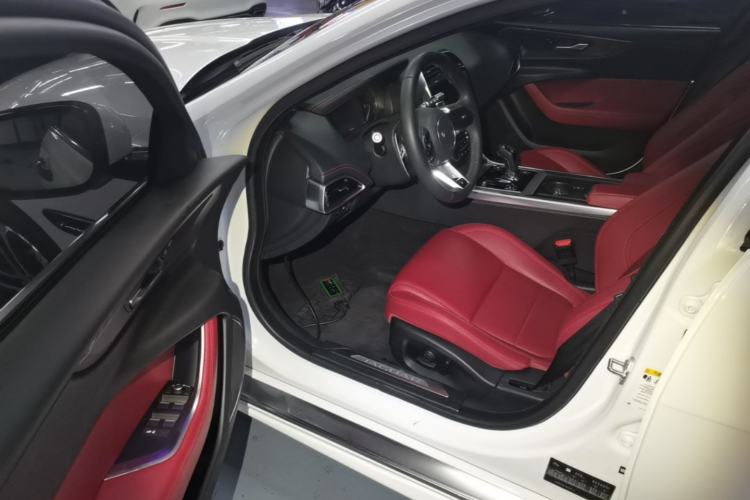 Used Jaguar XEL 2020 2.0T 200 PS R-DYNAMIC S Advanced Sport Edition Driver Seat