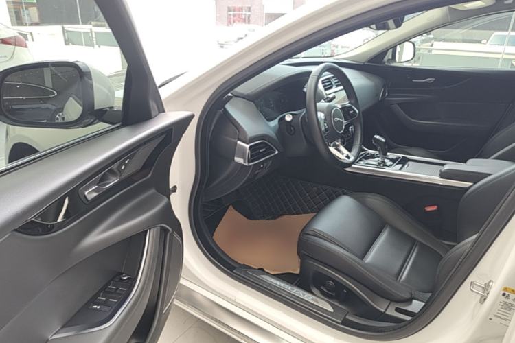 Used Jaguar XEL 2020 2.0T 250 PS SE Tech-Elegant Edition Driver Seat