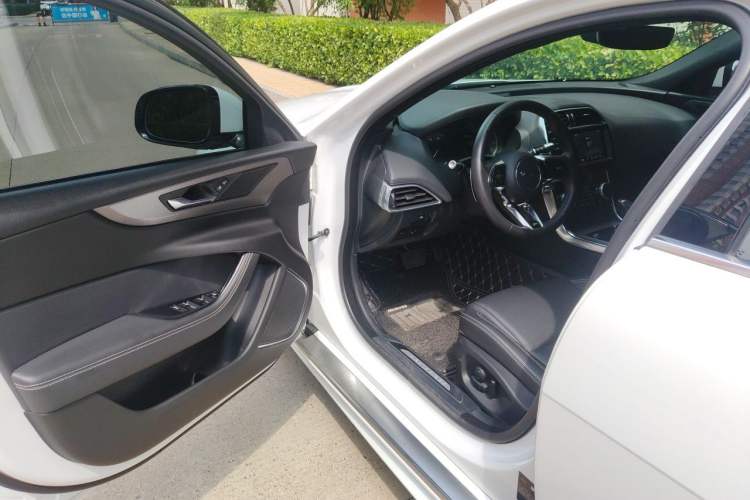 Used Jaguar XEL 2020 2.0T 200 PS R-DYNAMIC S Advanced Sport Edition Driver Seat