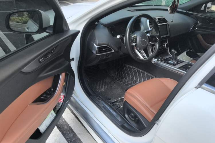 Used Jaguar XEL 2020 2.0T 200 PS R-DYNAMIC S Advanced Sport Edition Driver Seat