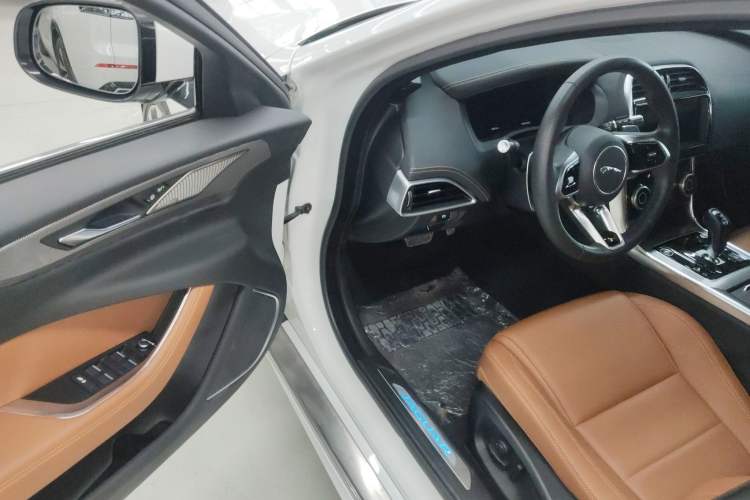 Used Jaguar XEL 2020 2.0T 200 PS R-DYNAMIC S Advanced Sport Edition Driver Seat