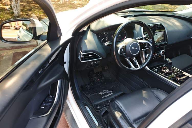 Used Jaguar XEL 2020 2.0T 200 PS S Advanced Elegance Edition Driver Seat