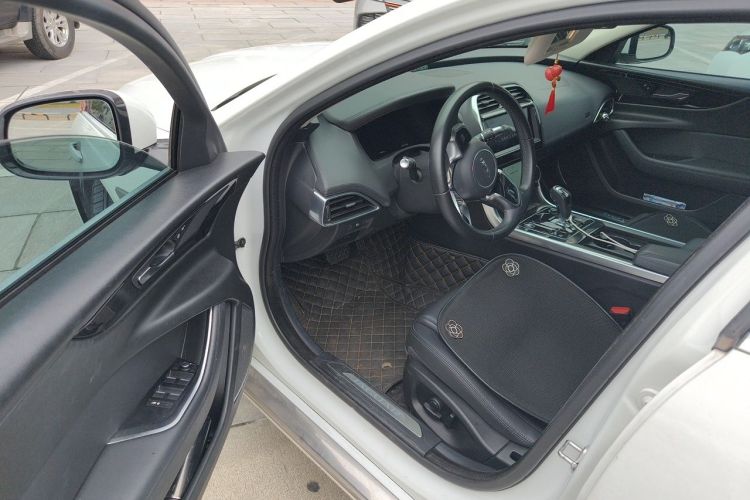 Used Jaguar XEL 2020 2.0T 250 PS SE Tech-Elegant Edition Driver Seat