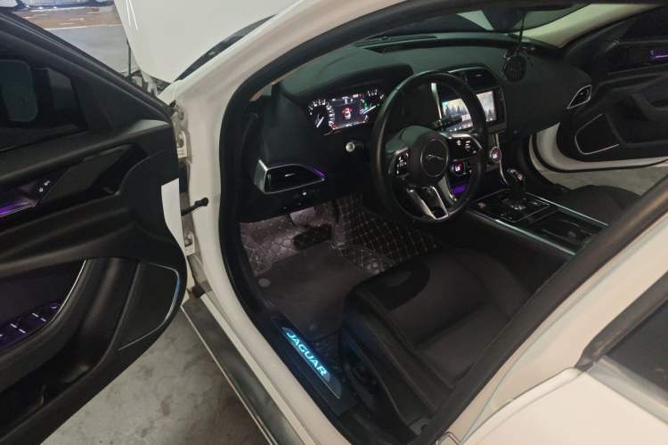 Used Jaguar XEL 2020 2.0T 200 PS S Advanced Elegance Edition Driver Seat