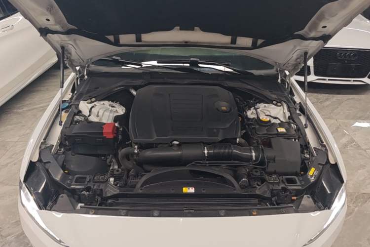 Used Jaguar XEL 2020 2.0T 200PS R-DYNAMIC Youth Sports Edition Engine Bay