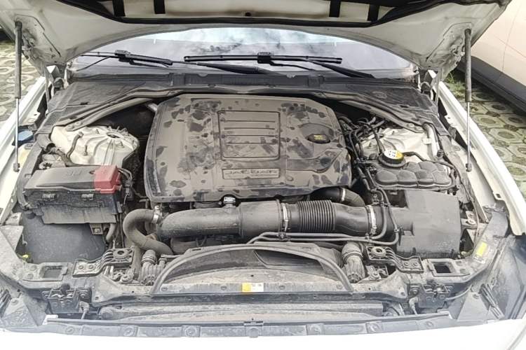 Used Jaguar XEL 2020 2.0T 250 PS SE Tech-Elegant Edition Engine Bay
