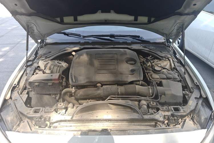 Used Jaguar XEL 2020 2.0T 200PS R-DYNAMIC Youth Sports Edition Engine Bay
