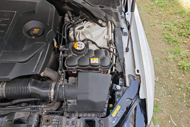 Used Jaguar XEL 2020 2.0T 200 PS R-DYNAMIC S Advanced Sport Edition Engine Bay Left