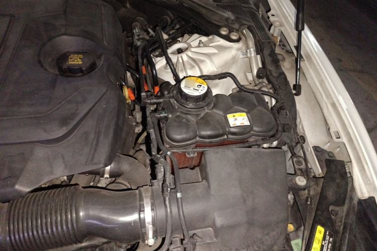 Used Jaguar XEL 2020 2.0T 200PS R-DYNAMIC Youth Sports Edition Engine Bay Left