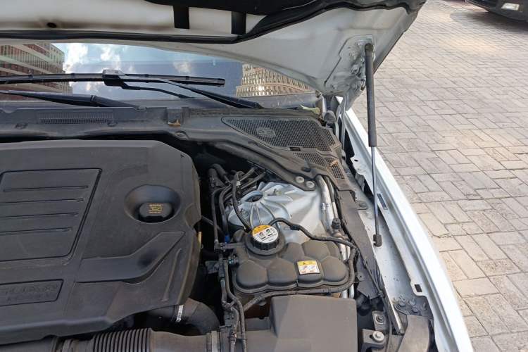 Used Jaguar XEL 2020 2.0T 200 PS R-DYNAMIC S Advanced Sport Edition Engine Bay Left