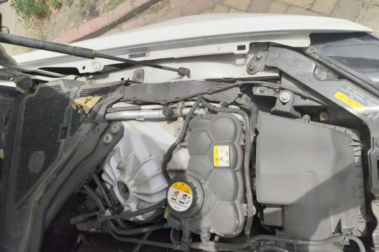 Used Jaguar XEL 2020 2.0T 200 PS R-DYNAMIC S Advanced Sport Edition Engine Bay Left