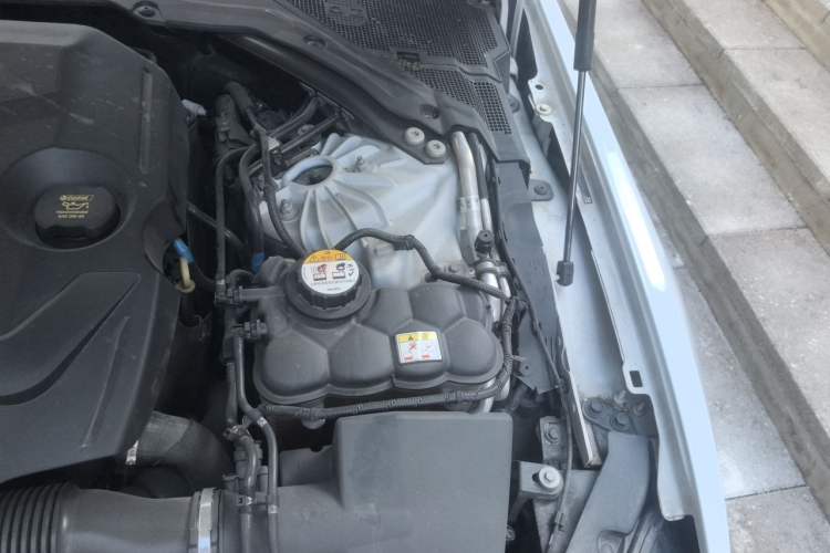 Used Jaguar XEL 2020 2.0T 200 PS R-DYNAMIC S Advanced Sport Edition Engine Bay Left