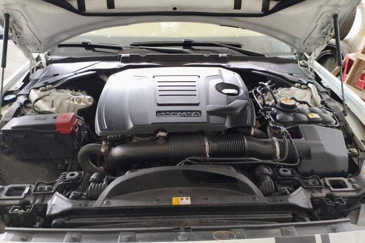 Used Jaguar XEL 2020 2.0T 200 PS S Advanced Elegance Edition Engine Bay Left
