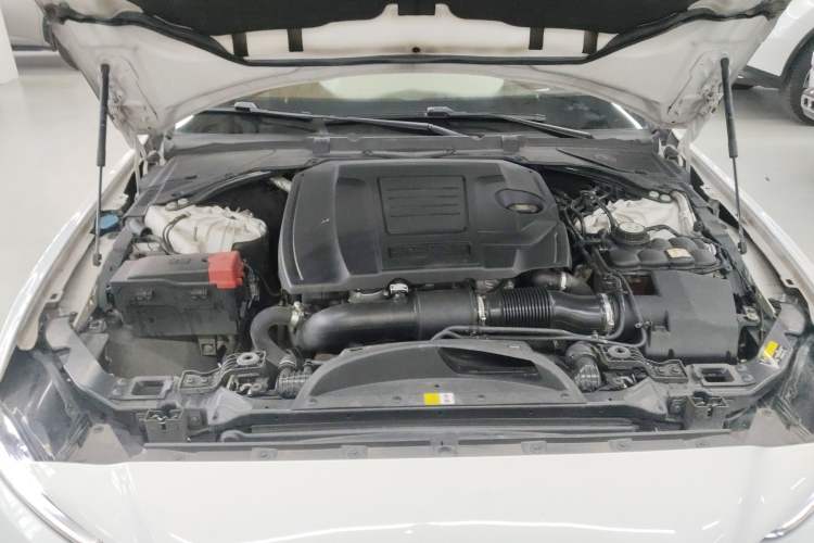 Used Jaguar XEL 2020 2.0T 200 PS R-DYNAMIC S Advanced Sport Edition Engine Bay