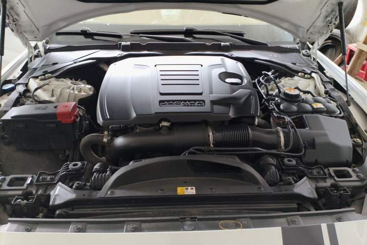 Used Jaguar XEL 2020 2.0T 200 PS S Advanced Elegance Edition Engine Bay Right