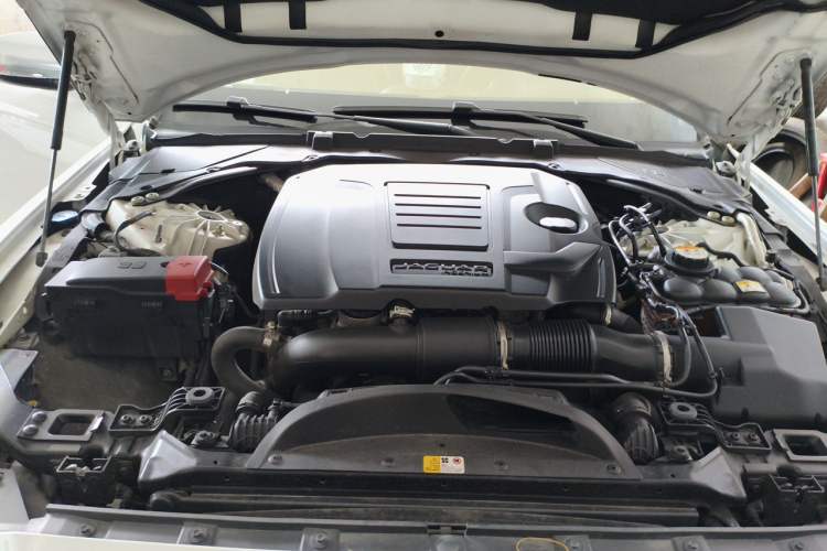 Used Jaguar XEL 2020 2.0T 200 PS S Advanced Elegance Edition Engine Bay