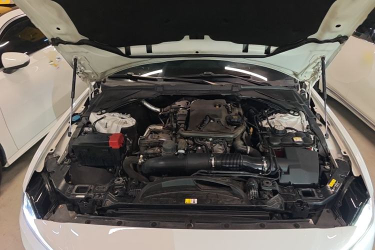 Used Jaguar XEL 2020 2.0T 200PS R-DYNAMIC Youth Sports Edition Engine Bay