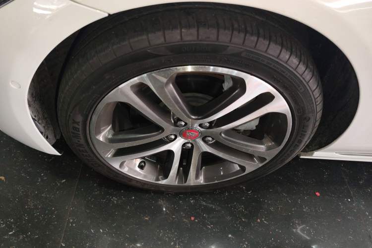 Used Jaguar XEL 2020 2.0T 200 PS R-DYNAMIC S Advanced Sport Edition Exterior 4