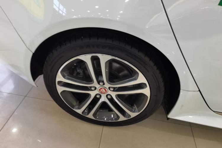 Used Jaguar XEL 2020 2.0T 200 PS R-DYNAMIC S Advanced Sport Edition Exterior 5