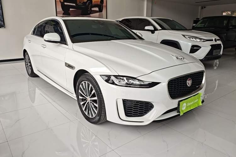 Used Jaguar XEL 2020 2.0T 200PS R-DYNAMIC Youth Sports Edition Front Right 45 Deg