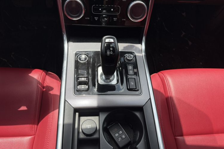 Used Jaguar XEL 2020 2.0T 200 PS R-DYNAMIC S Advanced Sport Edition Gear Lever