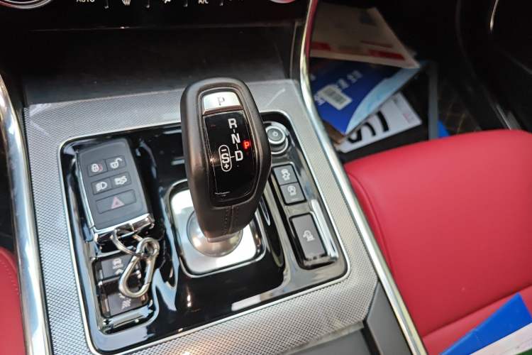 Used Jaguar XEL 2020 2.0T 200 PS R-DYNAMIC S Advanced Sport Edition Gear Lever