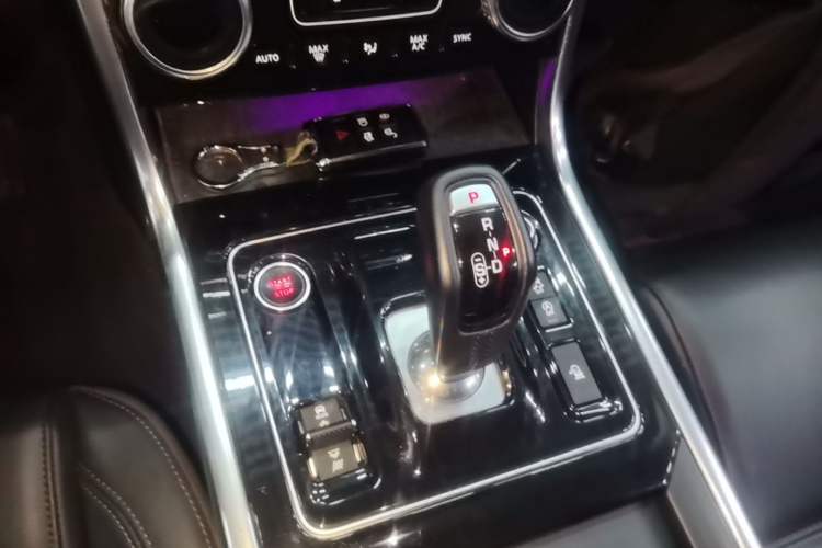 Used Jaguar XEL 2020 2.0T 200 PS S Advanced Elegance Edition Gear Lever