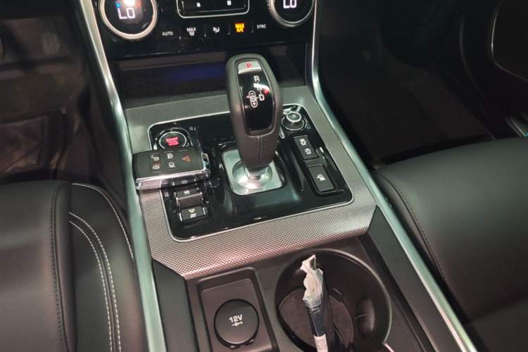 Used Jaguar XEL 2020 2.0T 200PS R-DYNAMIC Youth Sports Edition Gear Lever