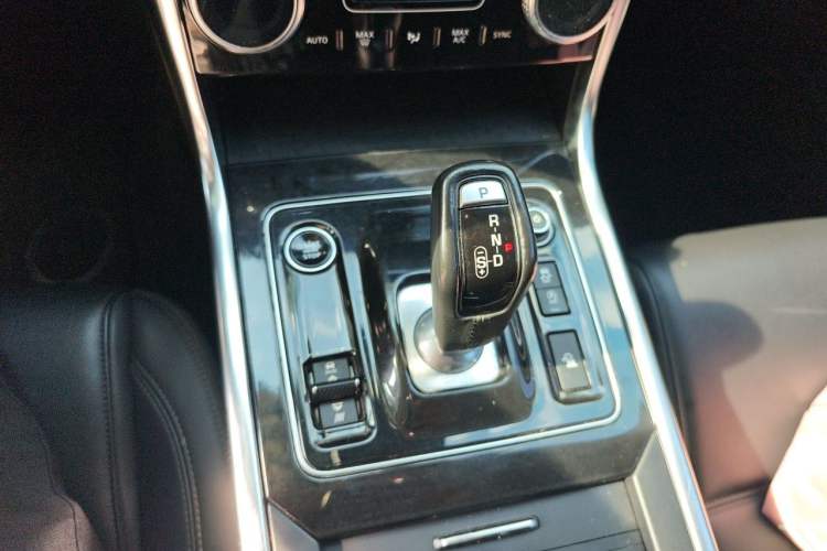 Used Jaguar XEL 2020 2.0T 200 PS S Advanced Elegance Edition Gear Lever