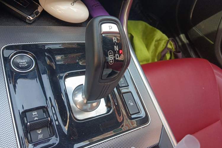 Used Jaguar XEL 2020 2.0T 200 PS R-DYNAMIC S Advanced Sport Edition Gear Lever