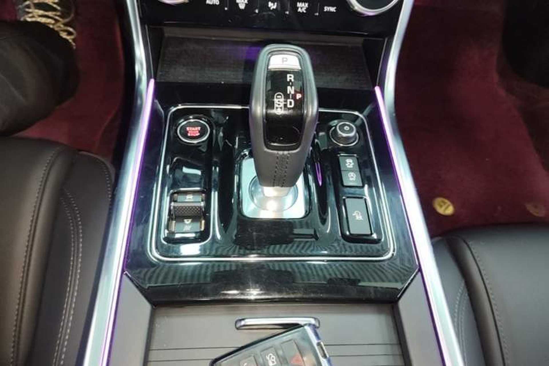 Used Jaguar XEL 2020 2.0T 200 PS S Advanced Elegance Edition Gear Lever