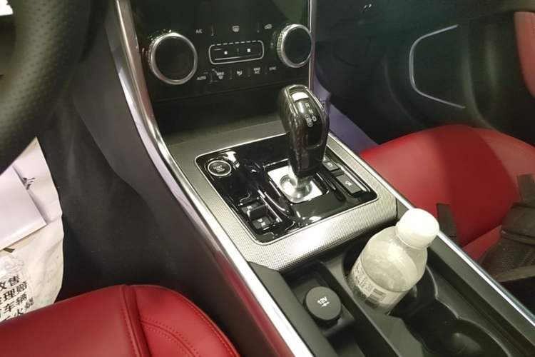 Used Jaguar XEL 2020 2.0T 200 PS R-DYNAMIC S Advanced Sport Edition Gear Lever
