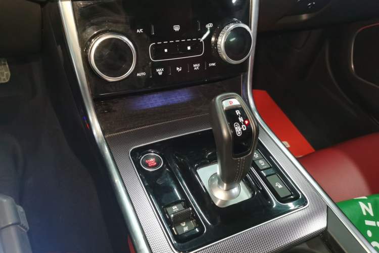 Used Jaguar XEL 2020 2.0T 200 PS R-DYNAMIC S Advanced Sport Edition Gear Lever