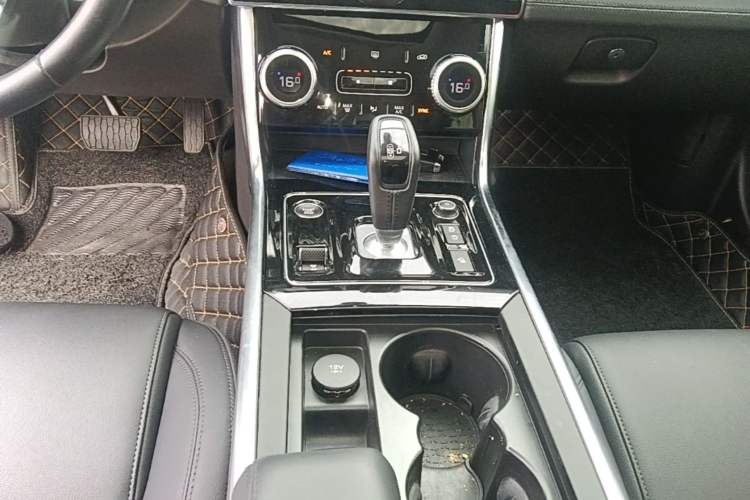 Used Jaguar XEL 2020 2.0T 200 PS S Advanced Elegance Edition Gear Lever