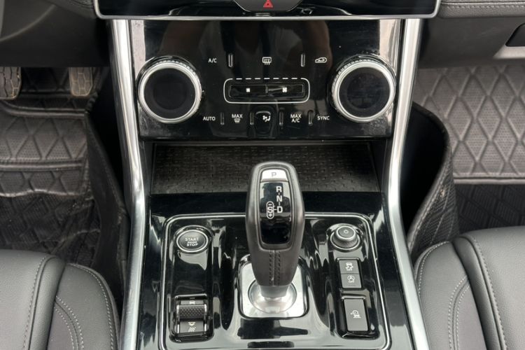 Used Jaguar XEL 2020 2.0T 200 PS S Advanced Elegance Edition Gear Lever