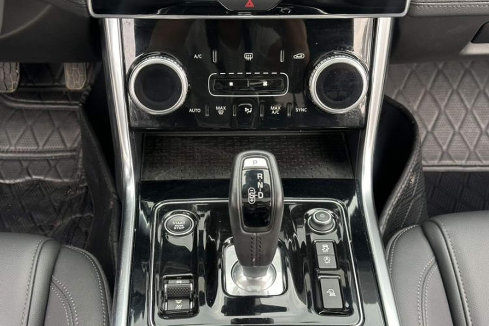 Used Jaguar XEL 2020 2.0T 200 PS S Advanced Elegance Edition Gear Lever