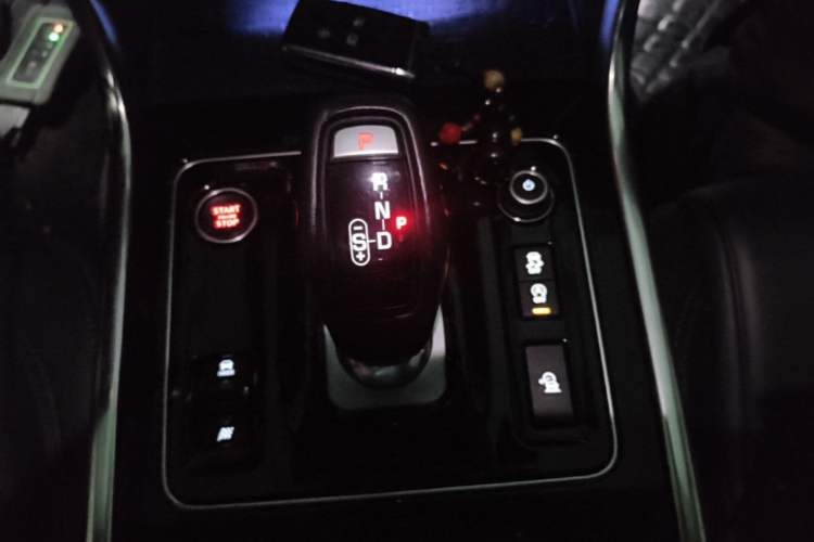 Used Jaguar XEL 2020 2.0T 200 PS S Advanced Elegance Edition Gear Lever