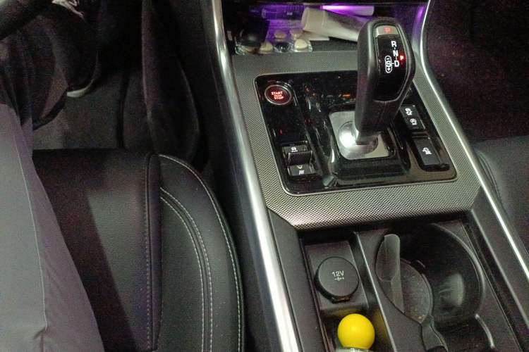 Used Jaguar XEL 2020 2.0T 200 PS R-DYNAMIC S Advanced Sport Edition Gear Lever